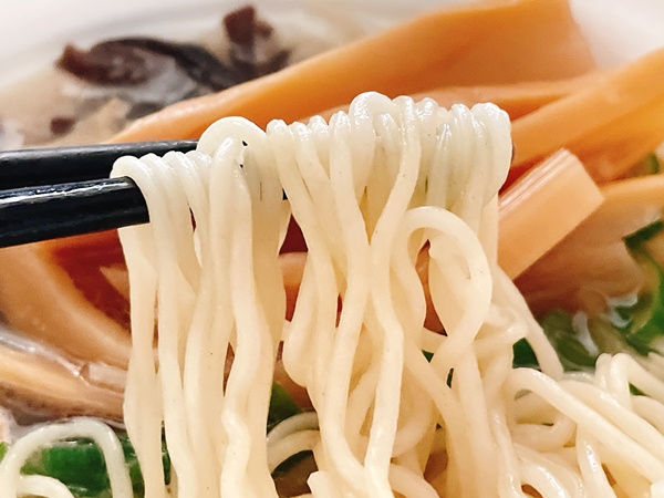 セブンのこだわりスープ 濃旨スープの豚骨ラーメン食べてみた